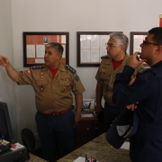 Tenente-coronel Evaldo recebendo visitas