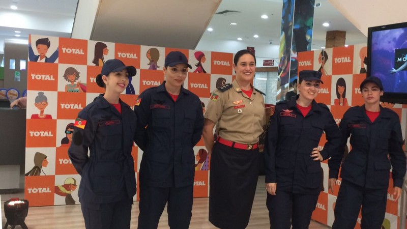 Desfile para proposta de novos uniformes femininos CBMRS 