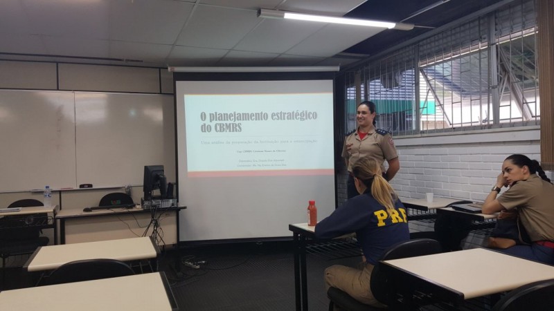 Capitã do CBMRS apresenta TCC em Curso de Especialização em Santa Catarina