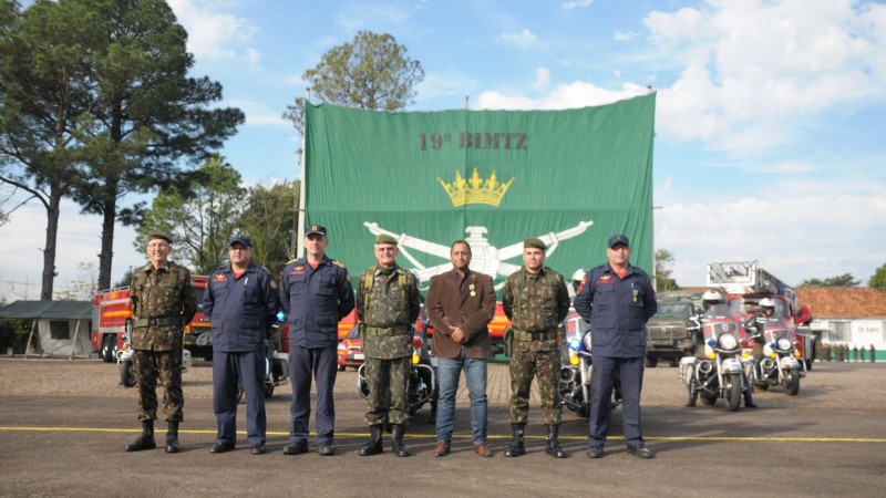 CBMRS recebe homenagem do 19º BImtz em São Leopoldo