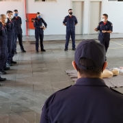 Efetivo do Comando-Geral do CBMRS recebe instrução sobre uso de Desfibrilador Externo Semi-automático (DEA)