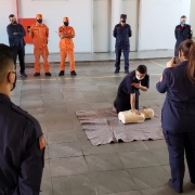 Efetivo do Comando-Geral do CBMRS recebe instrução sobre uso de Desfibrilador Externo Semi-automático (DEA)