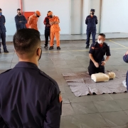 Efetivo do Comando-Geral do CBMRS recebe instrução sobre uso de Desfibrilador Externo Semi-automático (DEA)