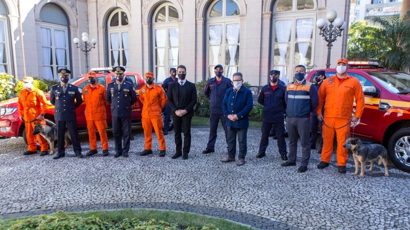 A cerimônia foi realizada no jardim do Palácio Piratini