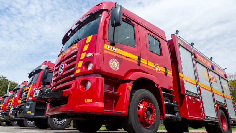 Governador do Estado entrega viaturas e equipamentos ao CBMRS