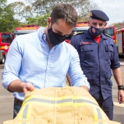 Governador do Estado entrega viaturas e equipamentos ao CBMRS