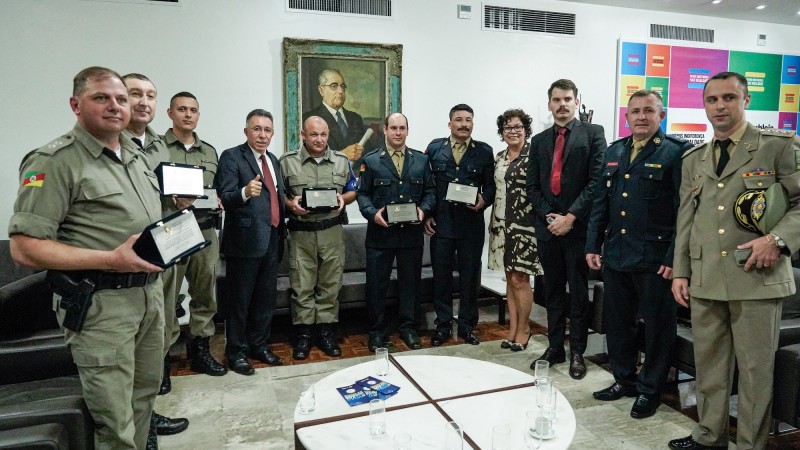  Bombeiros Militares do CBMRS recebem homenagem da Assembleia Legislativa do Estado