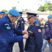 Associação Brasileira dos Integrantes do Batalhão Suez outorga medalha ao Comando do CBMRS