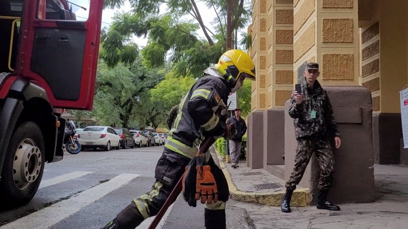 CBMRS ministra instruções e realiza simulado de evacuação no CMPA