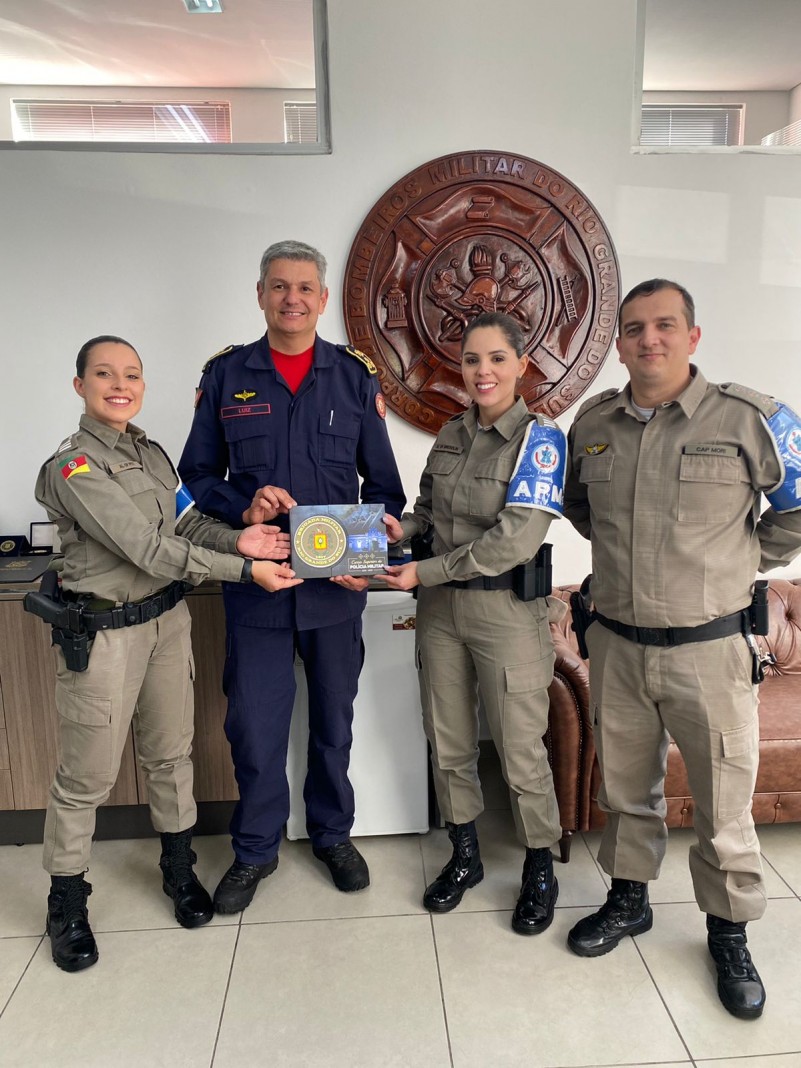 Comandante-Geral do CBMRS recebe convite de Formatura do Curso Superior de Polícia Militar
