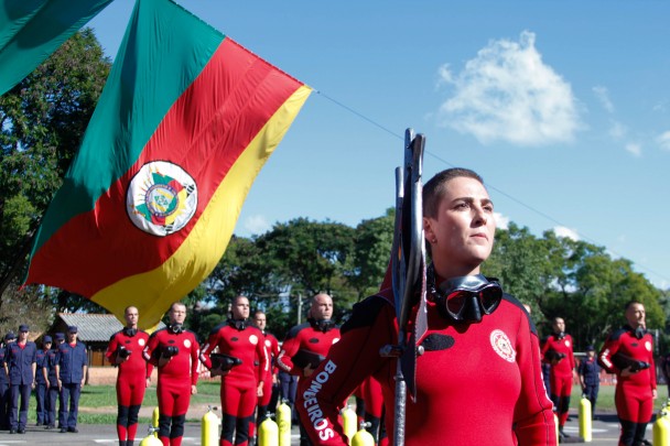 A Major Karyn é a primeira mulher Oficial mergulhadora do CBMRS.