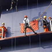 Atividade de rapel para adultos no CBMRS Portas Abertas