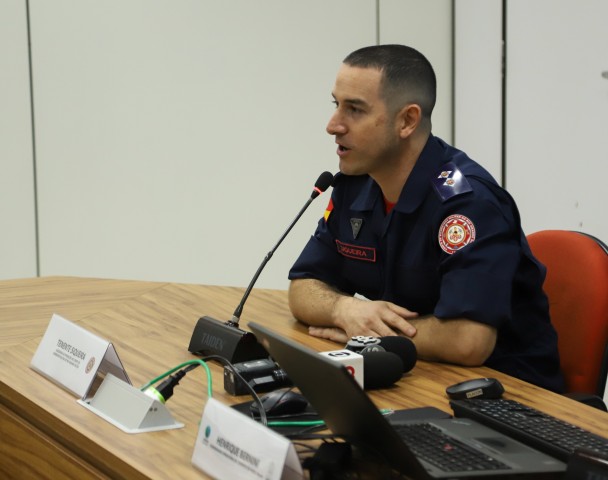 1º Tenente Siqueira, da Assessoria de Operações e Defesa Civil, representou o CBMRS no Seminário