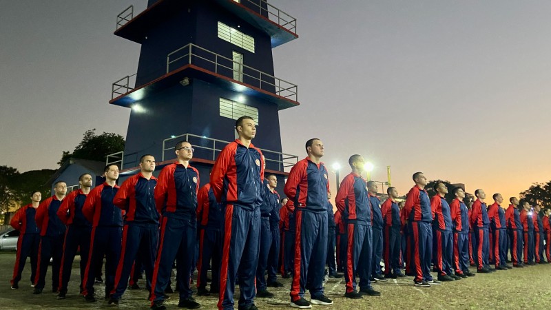 Os 100 candidatos apresentaram-se hoje na Academia de Bombeiro Militar