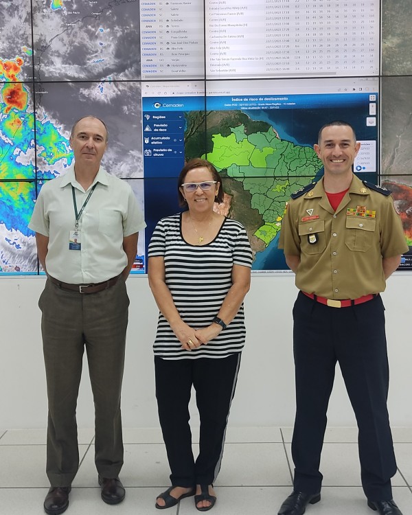 visita ao Centro Nacional de Monitoramento e Alertas de Desastres Naturais
