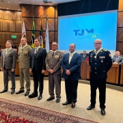 Integrantes do CBMRS são condecorados pelo TJMRS