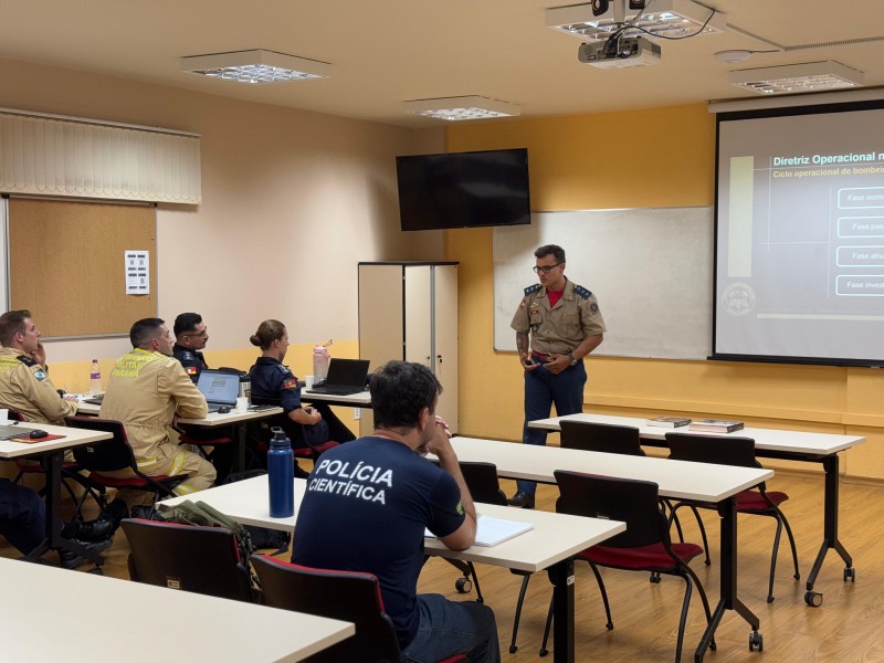 Oficiais do CBMRS iniciam Pós-Graduação
em Gestão de Investigação de Incêndio e
Explosão no CBMSC