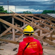 Diversas casas foram destelhadas no Estado